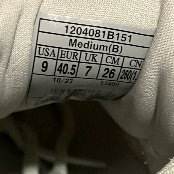 EUC Women’s Brooks Glycerin Cream and White Size 9 - Picture 12 of 13